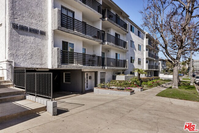 Building Photo - 1515 S Beverly Dr