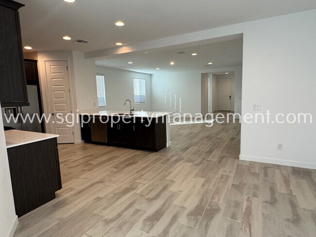 Building Photo - 16949 W Evergreen Rd