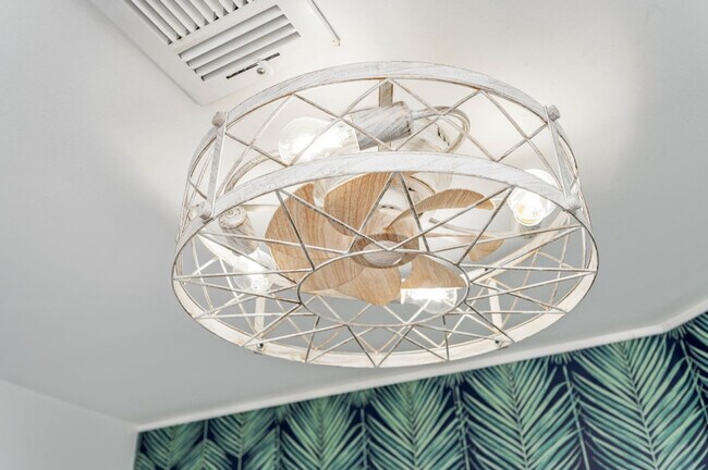 Building Photo - 775 Gulf Shore Dr