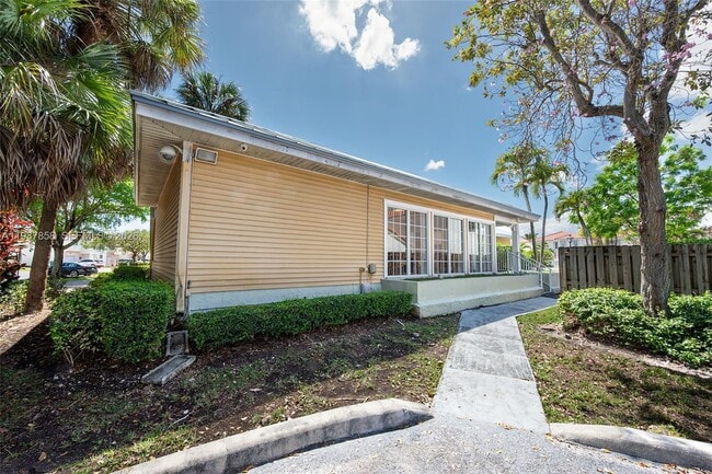 Building Photo - 10441 Mahogany Key Cir