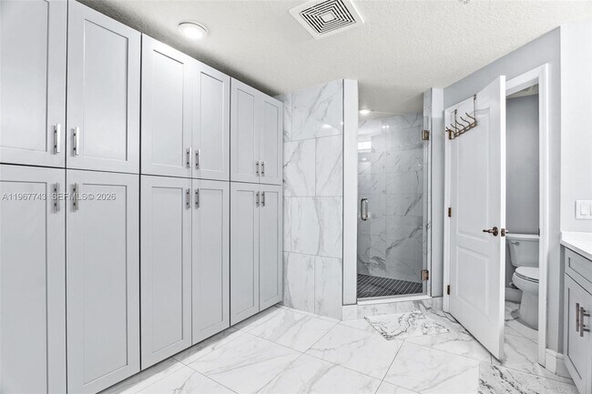 Building Photo - 601 N Miramar Ave