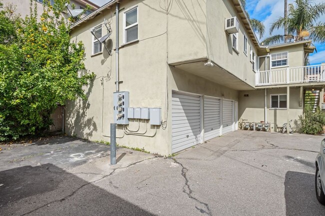 Building Photo - 11248 La Maida St
