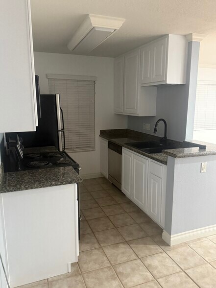 Building Photo - 3928 Arizona St