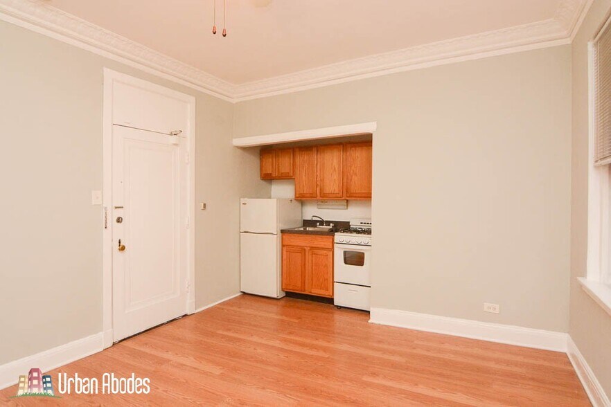 Building Photo - 3835 N Fremont St