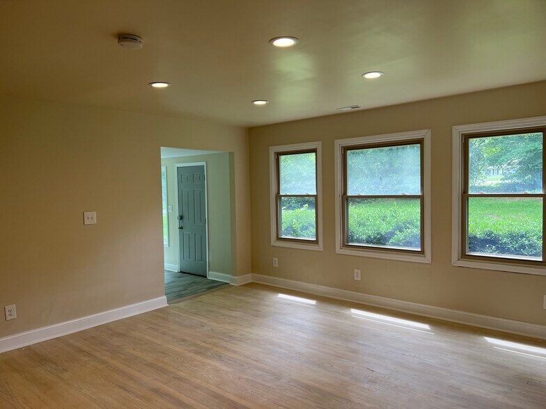 Building Photo - 119 Wilmot Dr