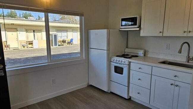 Building Photo - Parkland Cozy Studio ~on site laundry & parking