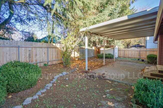 Building Photo - 1906 NE 151st Cir