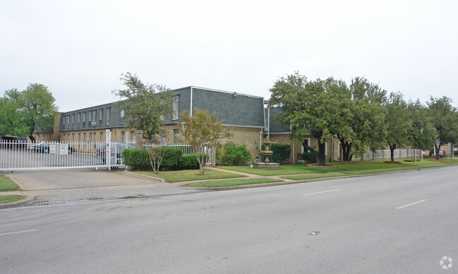 Building Photo - La Hacienda Apartments