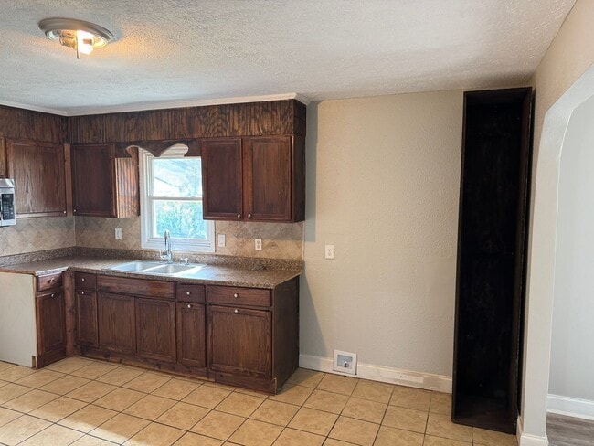 Building Photo - 5752 Edmeston Dr