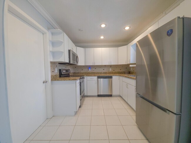 Building Photo - 1204 Sunset Rd