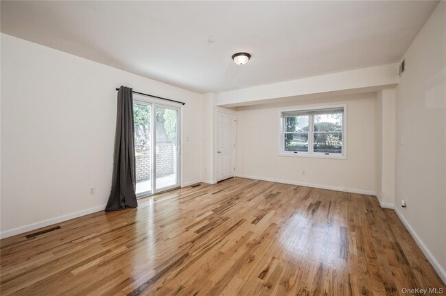 Building Photo - 138 Woodside Ave