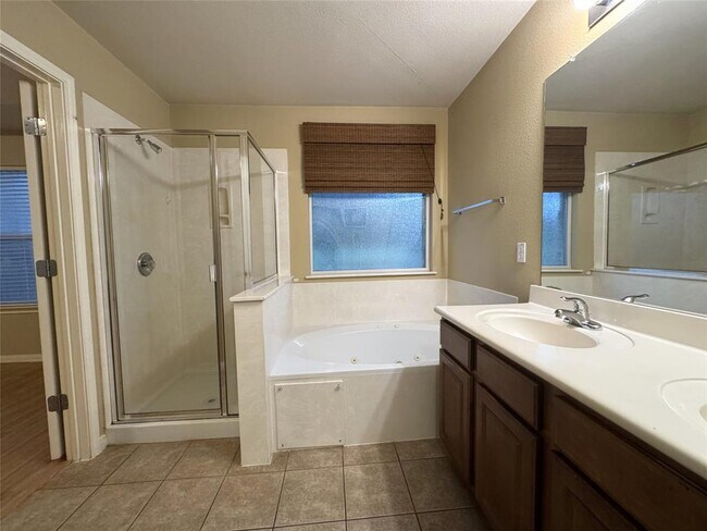 Building Photo - 807 Centerbrook Pl