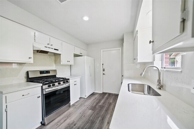 Building Photo - 1006 Golden Nugget Ct