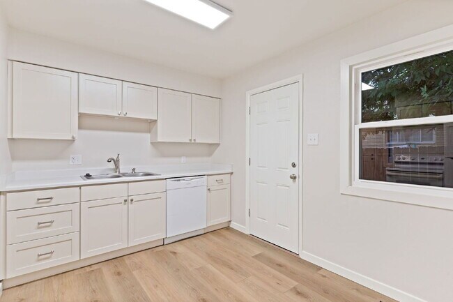 Building Photo - 1220 Janes Ln