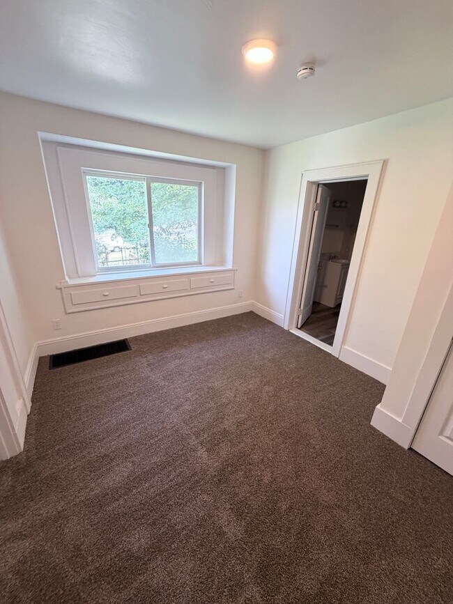 Building Photo - 2250 Bellfield Ave