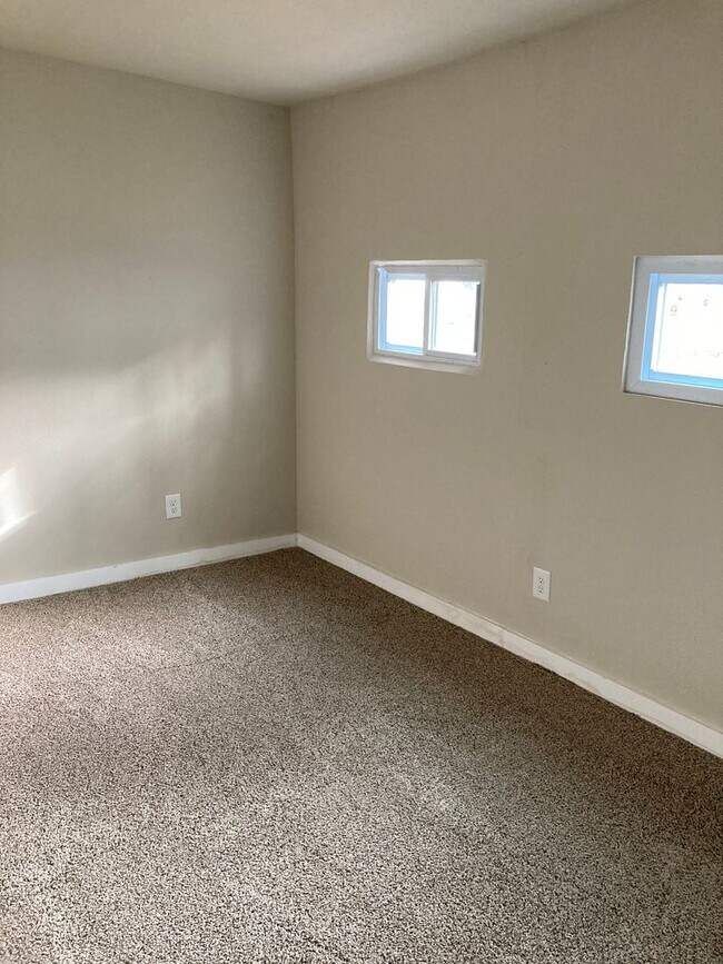 Building Photo - Spacious 3-Bedroom, 1-Bath Home - East Side Location