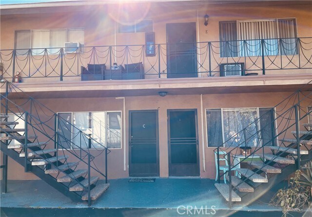 Building Photo - 308 N Primrose Ave