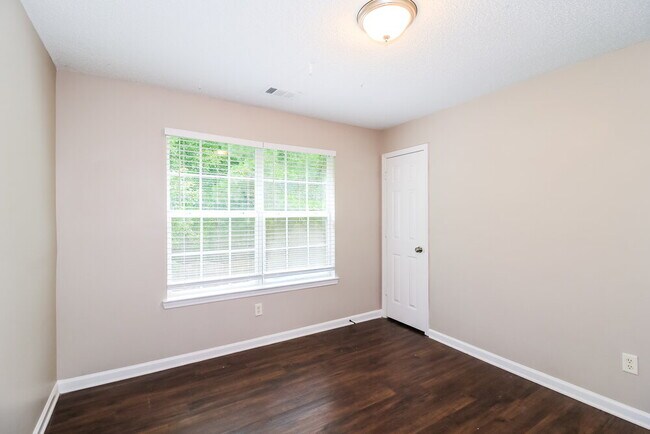 Building Photo - 516 Gristmill Ln