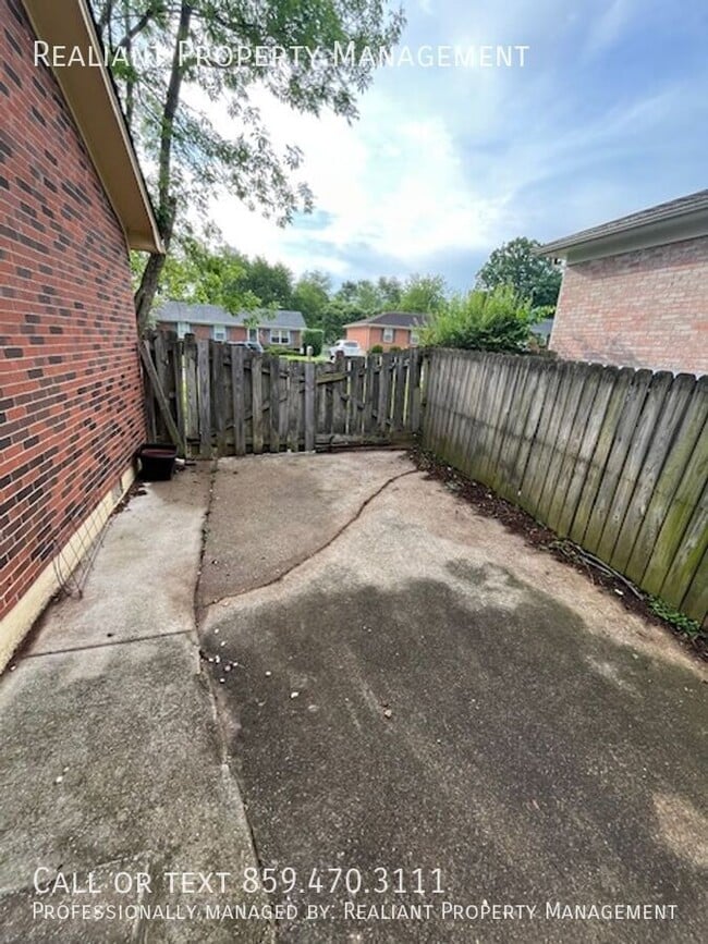 Building Photo - 233 Shreveport Dr