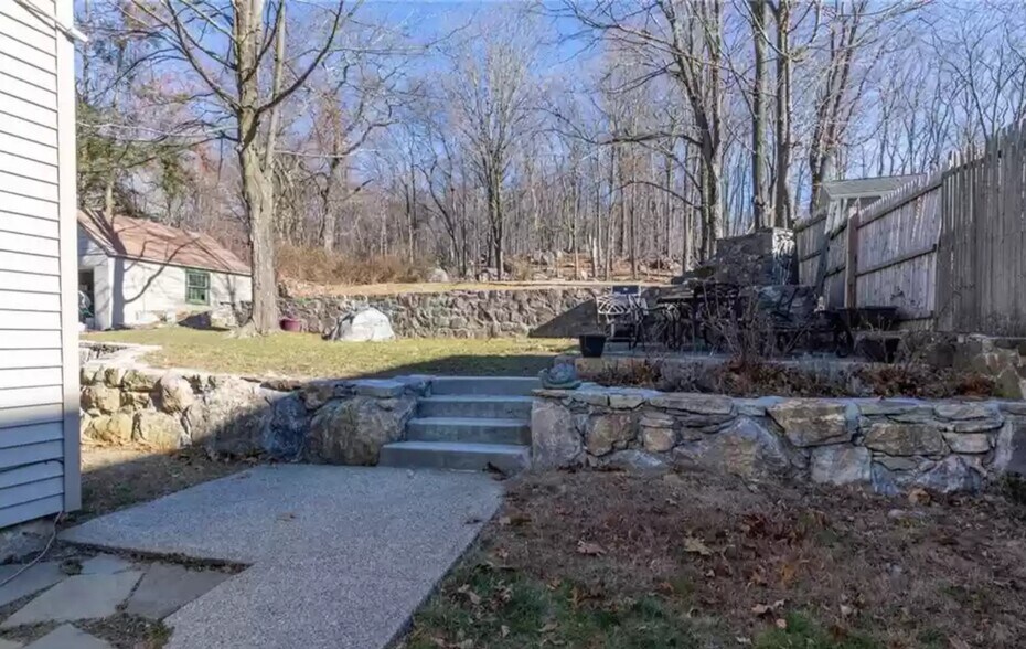 Building Photo - 75 Padanaram Rd