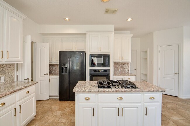 Building Photo - 5615 Bent Arbor Ln