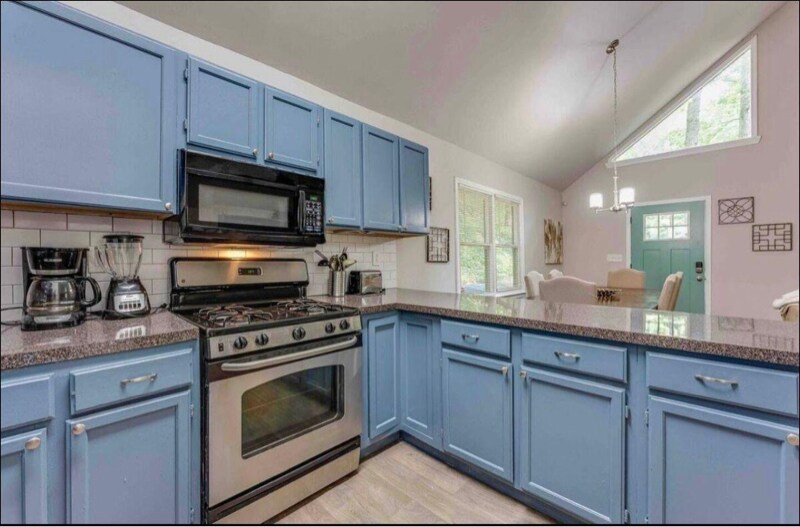 Building Photo - 790 Oak Dr