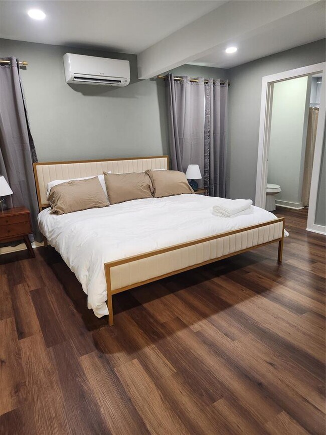 Building Photo - 1513 McLain St