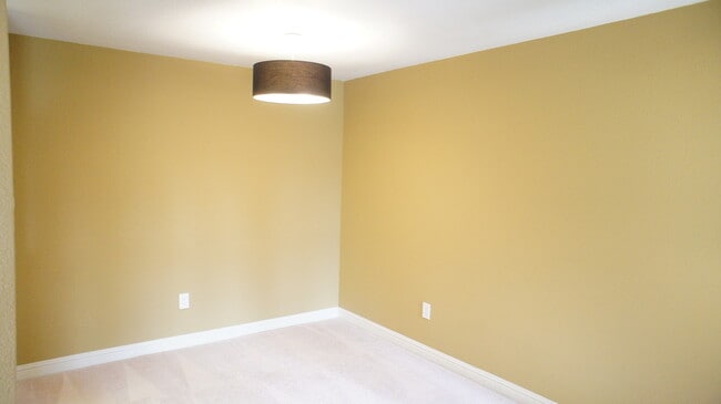 Building Photo - Stylish 1-Bedroom Condo with Community Amenities in Tuscan Villas