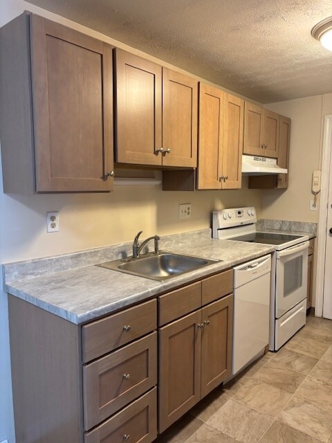 Building Photo - 1196 Middle Tpke W