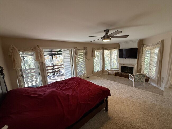 Building Photo - 833 Williamsburg Dr