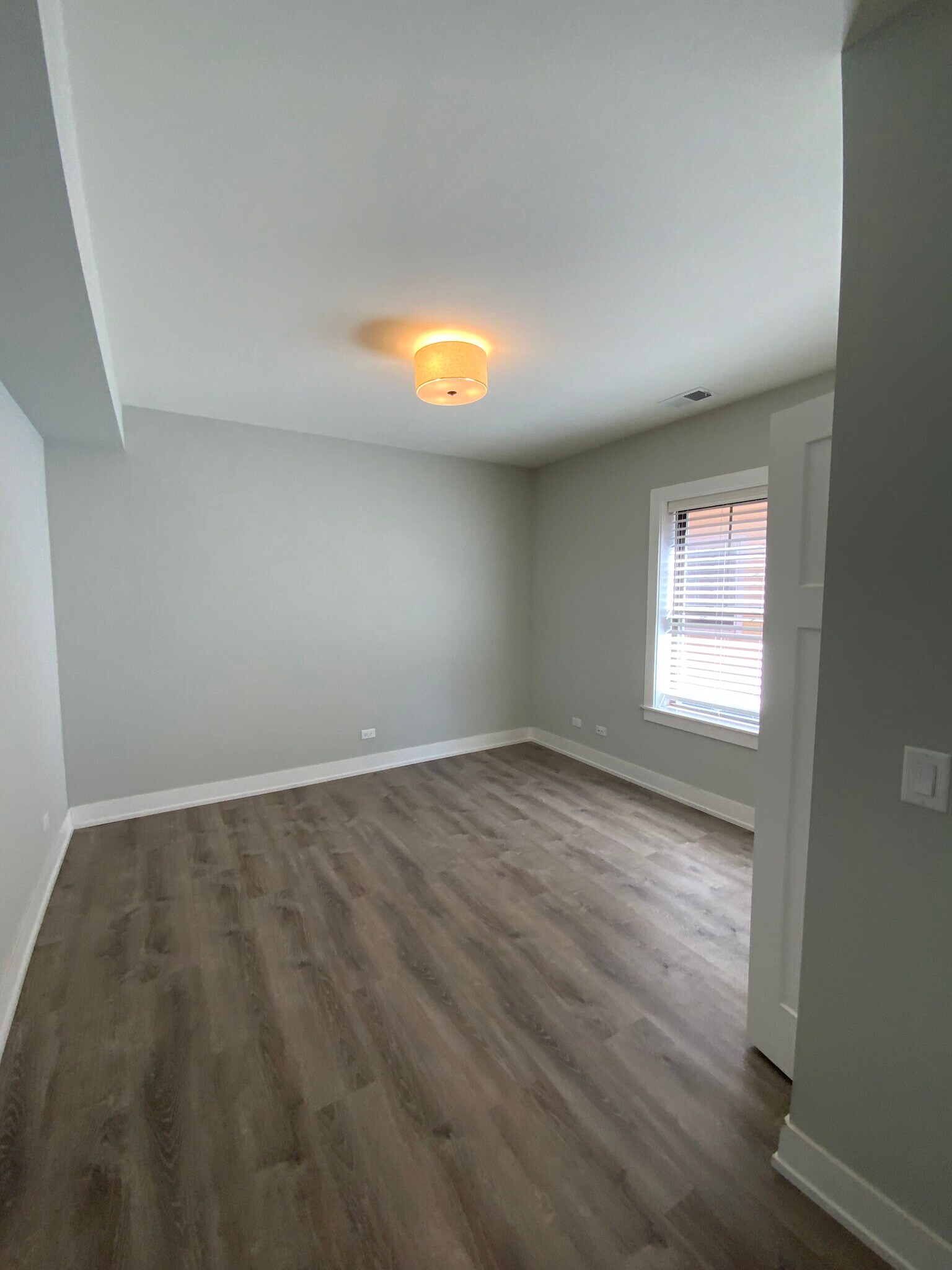 Building Photo - 1143 Maple Ave