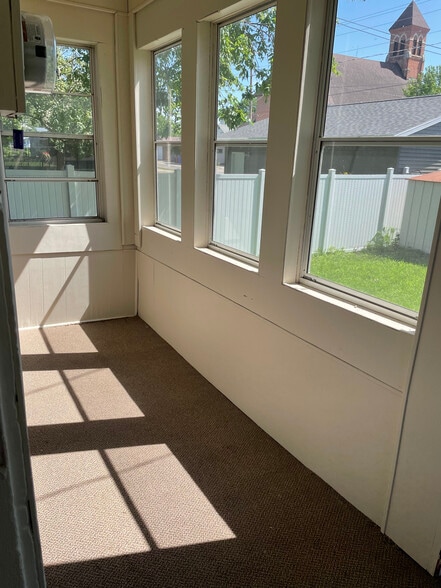 Back Porch - 523 E 5th St