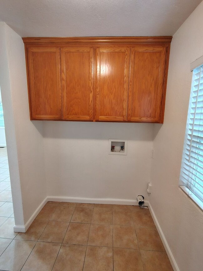 Building Photo - 301 Camellia Way