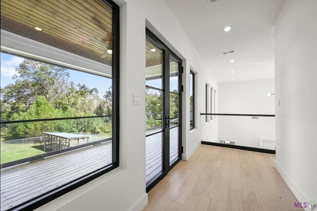 Building Photo - 9825 Fawn Vw Dr