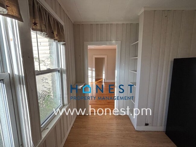 Building Photo - 103 Rackleff St