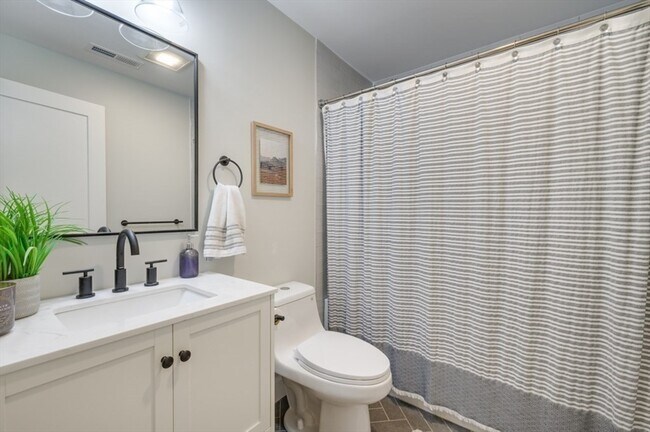 Building Photo - 31 Boardman St