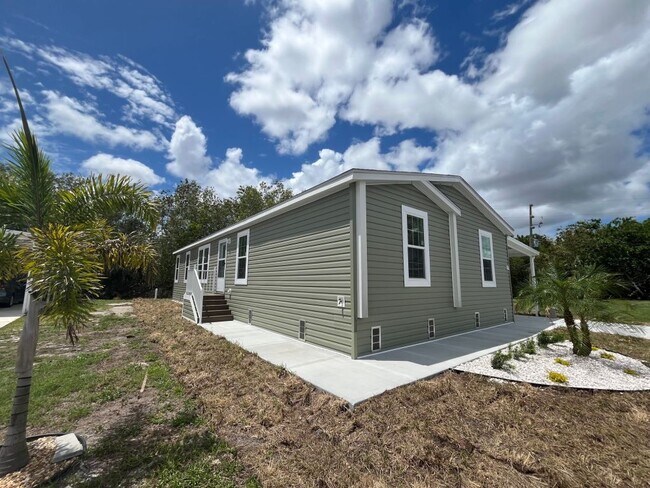 Building Photo - 173 Eland Dr