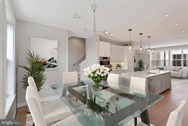 Building Photo - 203 Montgomery St