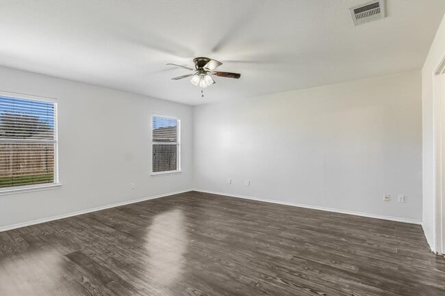 Building Photo - 116 Mallard Ln