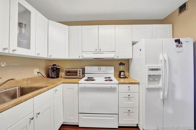 Building Photo - 3800 S Ocean Dr