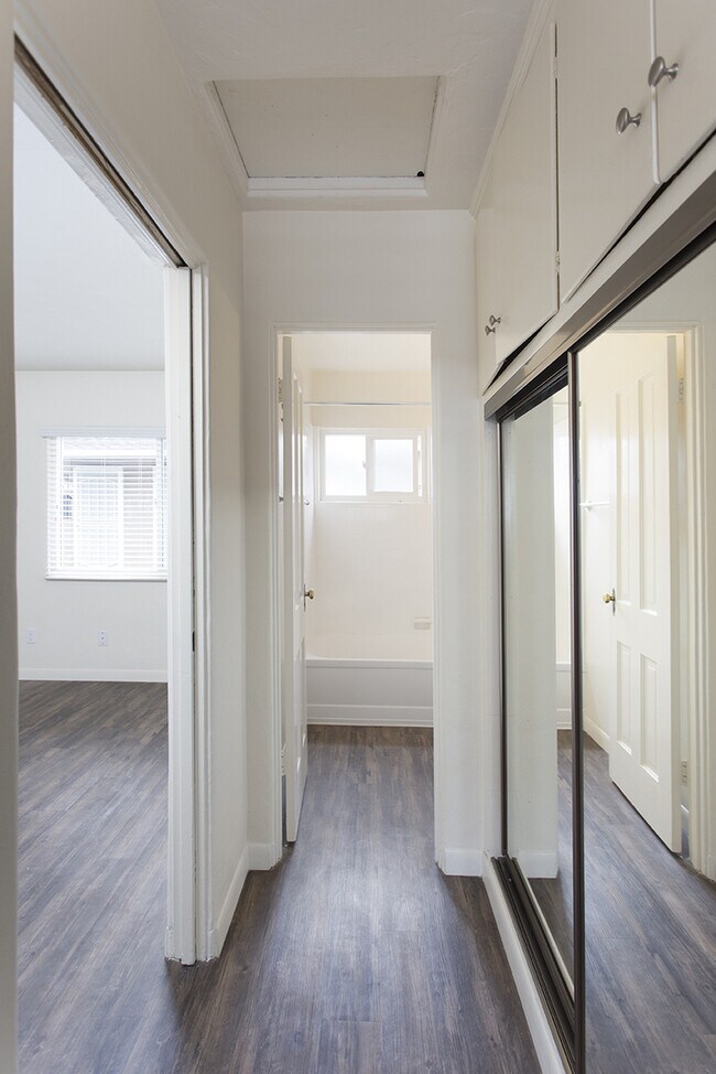 Building Photo - Ocean Beach: Cottage Style One Bedroom w/ ...