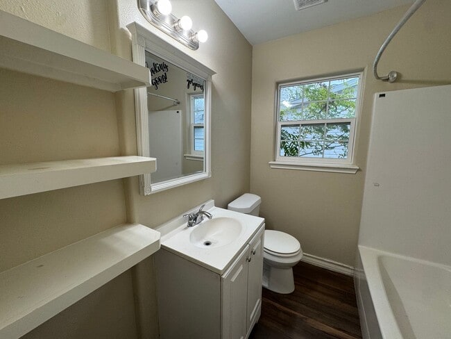 Building Photo - Ready for move in!