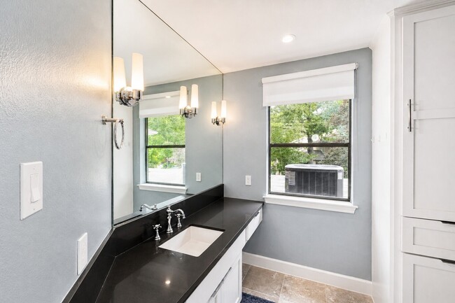 Building Photo - 201 Vanderpool Ln