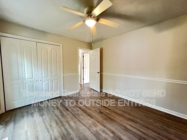 Building Photo - 7108 Calamar Dr