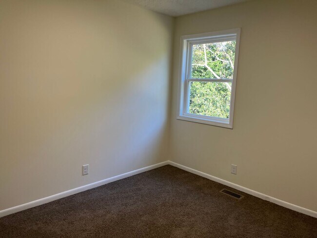 Building Photo - 3873 Fairmont Ave