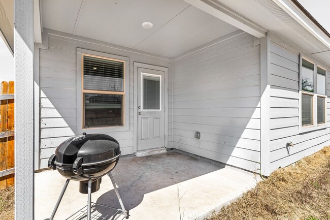 Building Photo - 4906 Karen Grn Dr