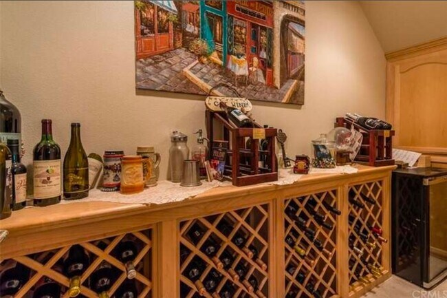 Building Photo - Very large, 4 bedroom 2.5 bath home