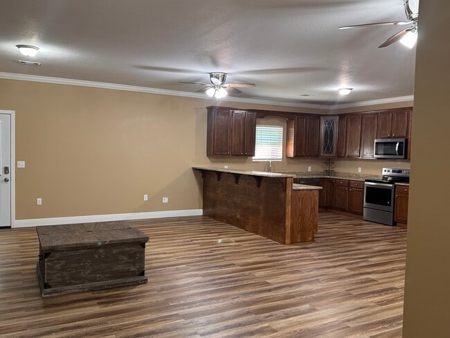 Building Photo - 111 Grovewood Dr