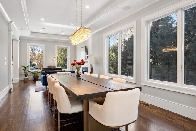 Building Photo - 1580 Beacon St