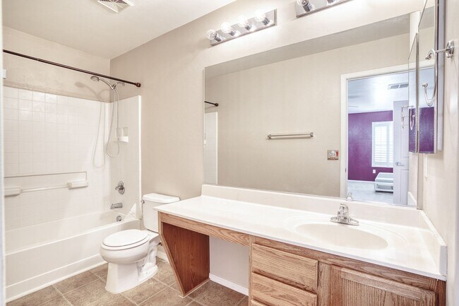 Building Photo - Lovely 3 Bedroom House!